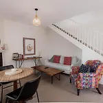 Kelly Street Stables - Apartment 2